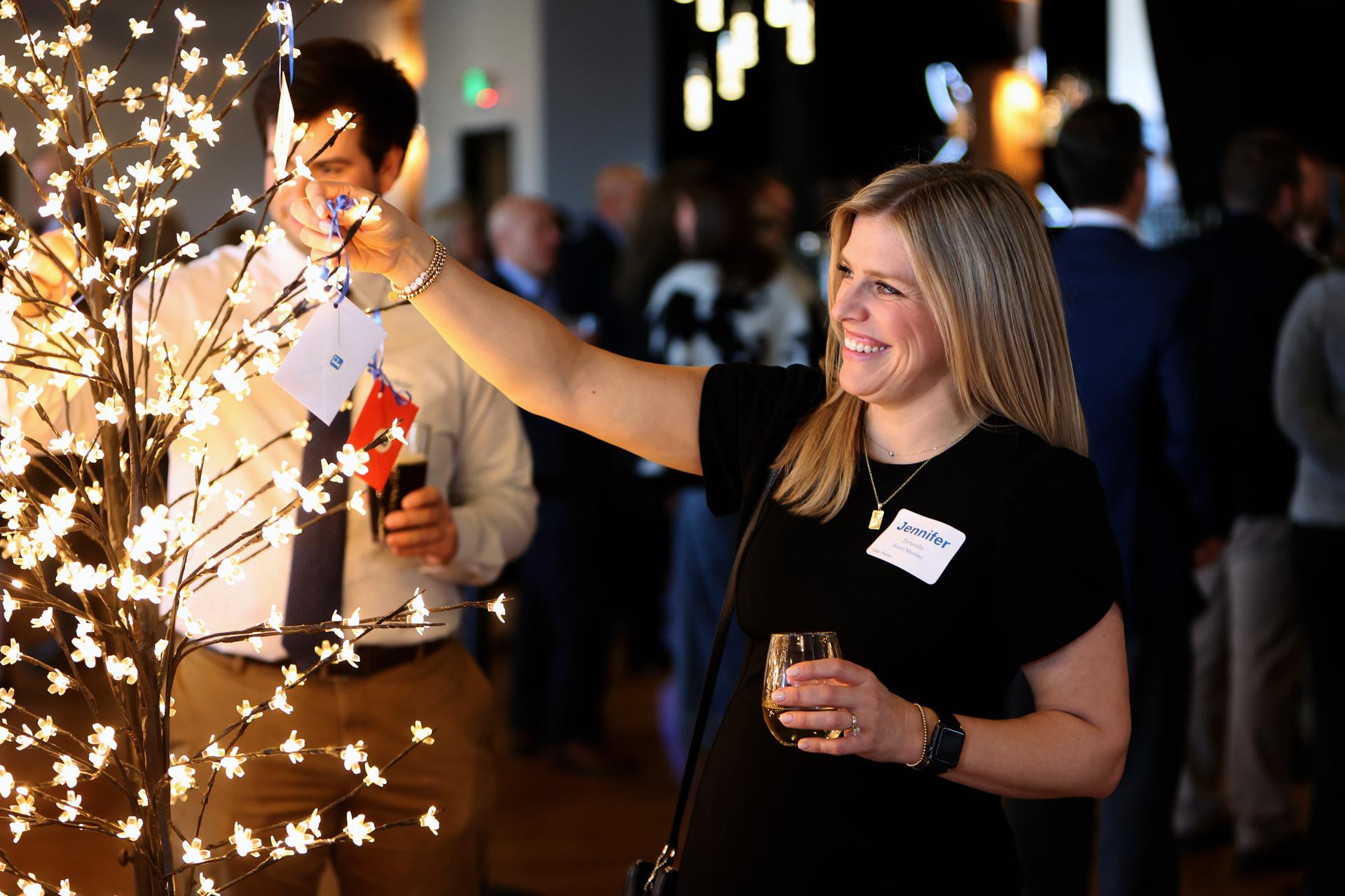 Date for Better is Possible Ladey bidding on auction item